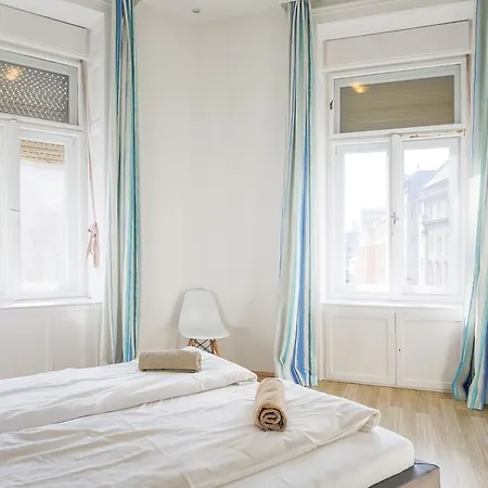 New Design - Egyetem Ter Appartement *